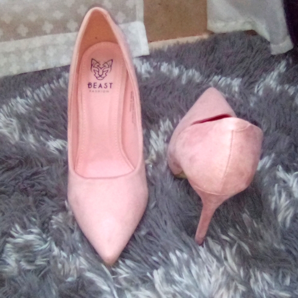 Shoes - Picture 1 of 2